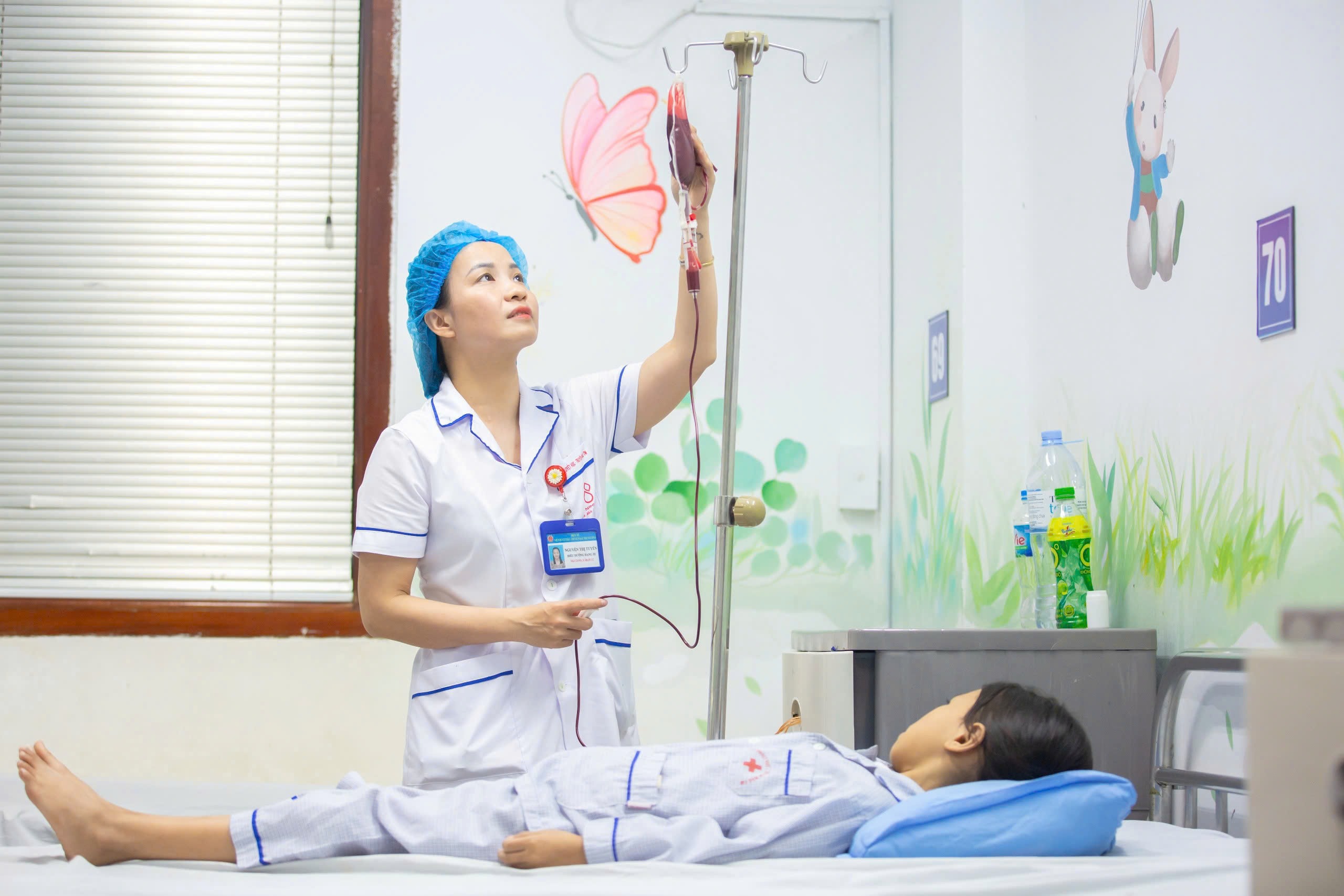 Khi điều dưỡng viên, kỹ thuật y trở thành bạn tâm tình và 'người nhà' của người bệnh
