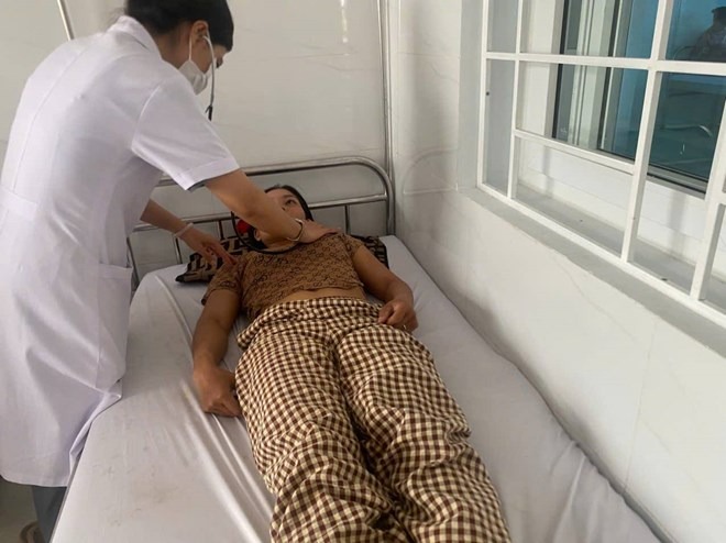 Hàng chục người ở Đắk Lắk nhập viện sau khi ăn bánh mì