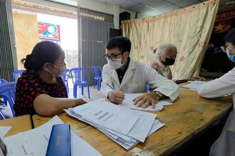 PHƯỜNG TÂN BÌNH TIẾP TỤC TRIỂN KHAI  KHÁM SỨC KHỎE NGƯỜI CAO TUỔI NĂM 2025