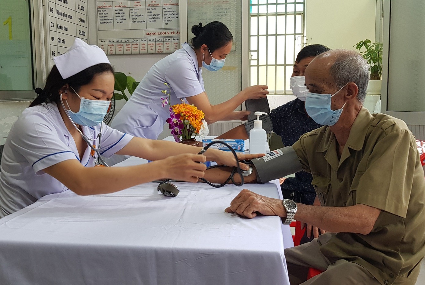 Khám sức khỏe miễn phí cho người trên 60 tuổi ở TPHCM, không phân biệt thường trú hay tạm trú