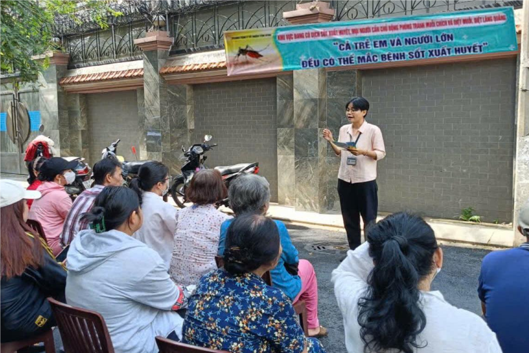 PHƯỜNG TÂN SƠN HÒA TRIỂN KHAI XỬ LÝ Ổ DỊCH SỐT XUẤT HUYẾT TẠI KHU PHỐ 11