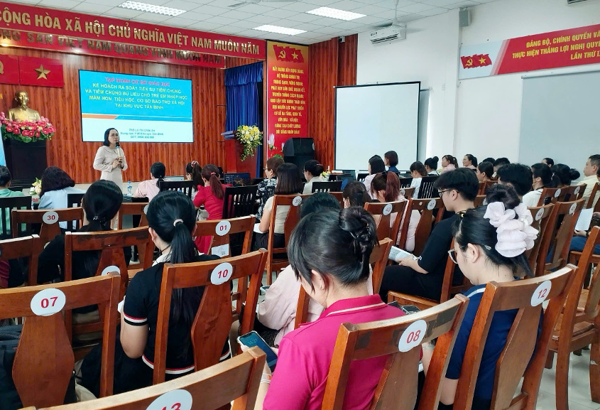 TRUNG TÂM Y TẾ KHU VỰC TÂN BÌNH TỔ CHỨC TẬP HUẤN RÀ SOÁT TIỀN SỬ VÀ TIÊM CHỦNG BÙ LIỀU CHO TRẺ NHẬP HỌC CƠ SỞ GIÁO DỤC MẦM NON, TIỂU HỌC TRÊN ĐỊA BÀN 6 PHƯỜNG