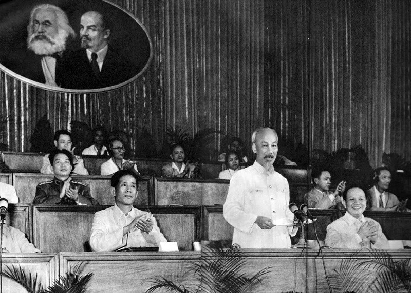 MẨU CHUYỆN BÁC HỒ: "THỜI GIAN QUÝ BÁU LẮM"