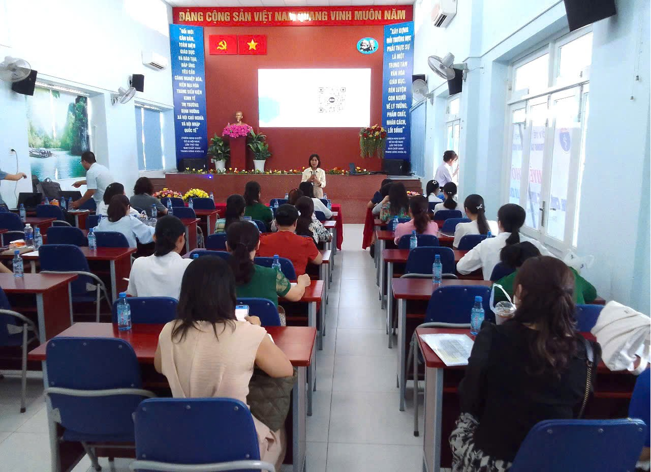 PHƯỜNG TÂN SƠN HÒA TỔ CHỨC TẬP HUẤN TRIỂN KHAI KIỂM TRA TIỀN SỬ VÀ TIÊM CHỦNG BÙ LIỀU CHO TRẺ NHẬP HỌC TẠI CÁC CƠ SỞ GIÁO DỤC MẦM NON, TIỂU HỌC NĂM HỌC 2025 - 2026  TRÊN ĐỊA BÀN PHƯỜNG