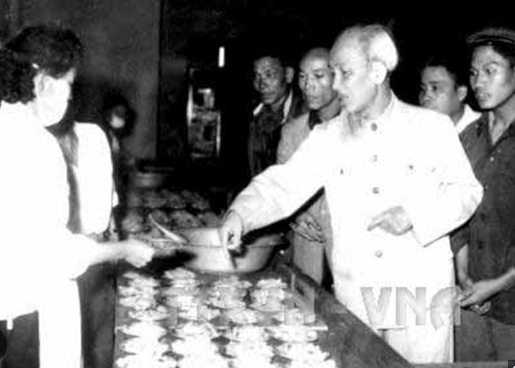 Mẩu chuyện Bác Hồ: "Tiết kiệm"