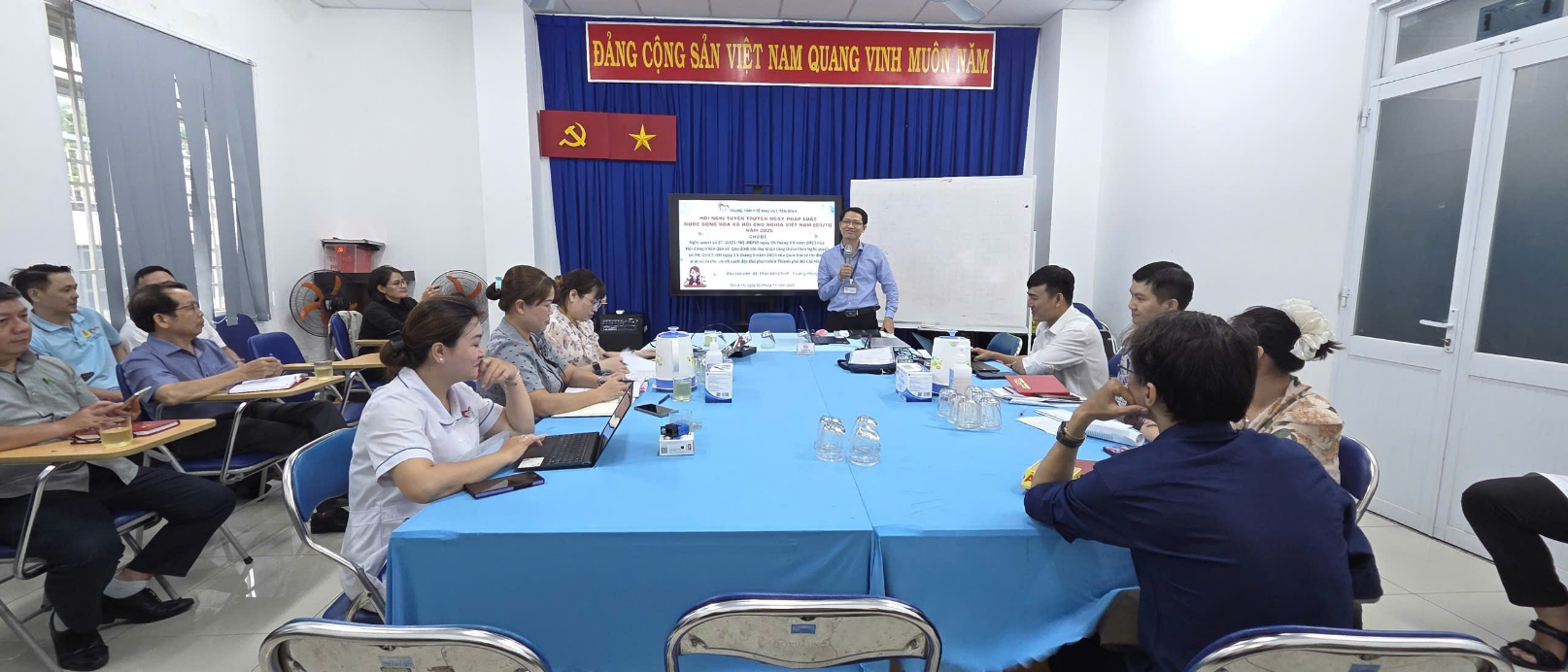 TRUNG TÂM Y TẾ KHU VỰC TÂN BÌNH HƯỞNG ỨNG NGÀY PHÁP LUẬT NƯỚC CỘNG HÒA XÃ HỘI CHỦ NGHĨA VIỆT NAM NĂM 2025 (09/11)