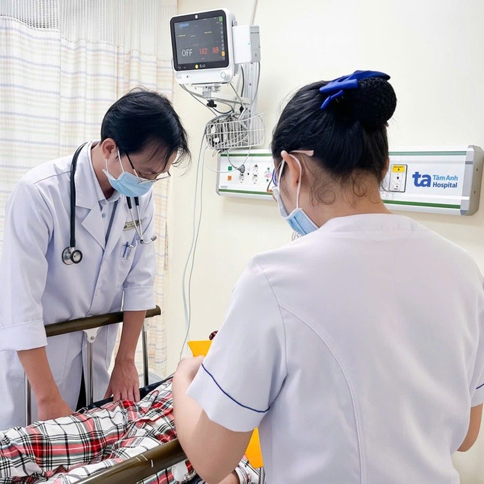 Niêm phong các tủ đựng thức ăn ở tiệm bánh mì cóc Cô Bích