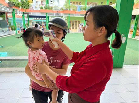 TRUNG TÂM Y TẾ KHU VỰC TÂN BÌNH GIÁM SÁT HOẠT ĐỘNG  TRUYỀN THÔNG PHÒNG CHỐNG DỊCH BỆNH TAY CHÂN MIỆNG  TẠI TRƯỜNG MẦM NON TRÊN ĐỊA BÀN