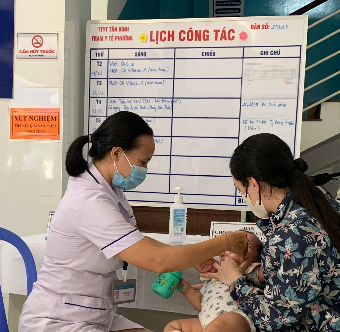 TRẠM Y TẾ PHƯỜNG TÂN SƠN NHẤT TỔ CHỨC CHO TRẺ  TỪ 6 THÁNG ĐẾN DƯỚI 36 THÁNG UỐNG BỔ SUNG VITAMIN A  ĐỢT 2 NĂM 2025.