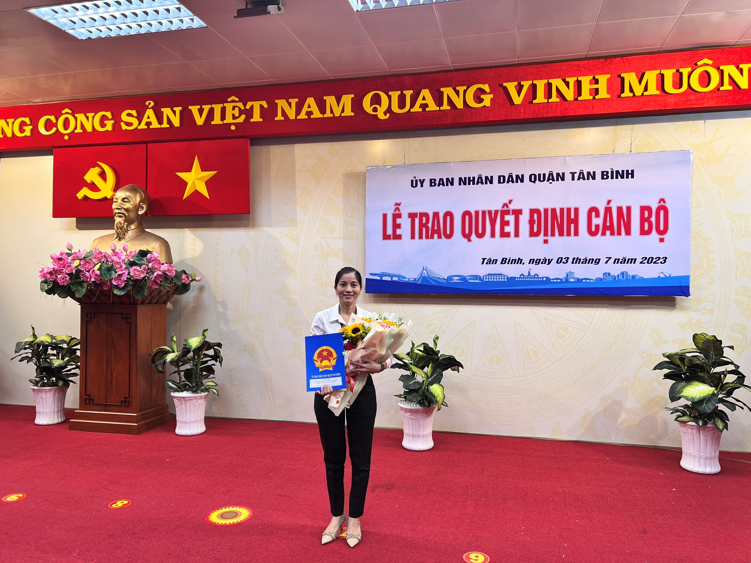 Trao quyết định bổ nhiệm Phó Giám Đốc Trung Tâm Y Tế quận Tân Bình