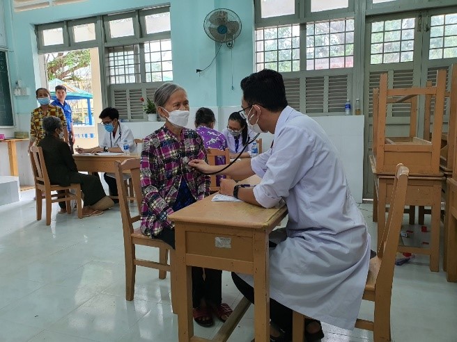 Chi đoàn thanh niên Trung tâm y tế quận Tân Bình với ​hành trình “Chiến sĩ tình nguyện Kỳ nghỉ hồng uống nước nhớ nguồn, tham gia đảm bảo an sinh xã hội”