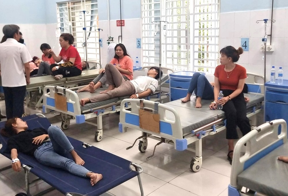 Bình Phước: Hơn 60 công nhân nhập viện sau bữa trưa tại nhà máy